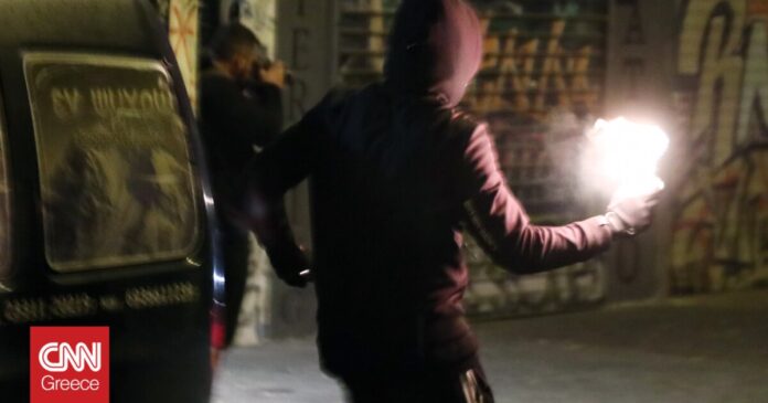 1651915099_Εξάρχεια-Επίθεση-με-μολότοφ-κατά-αστυνομικών.jpg