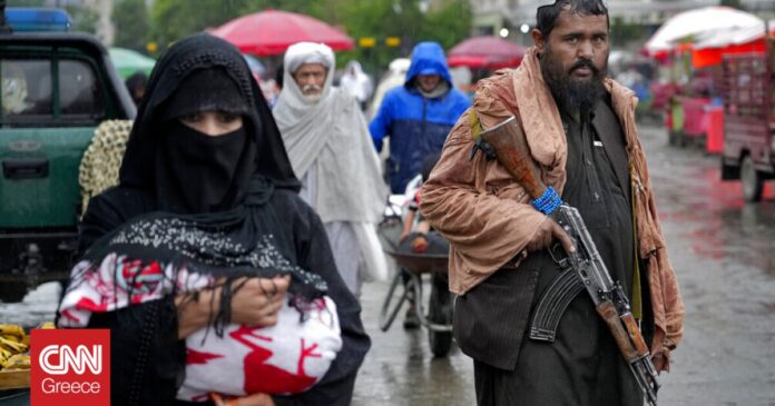 Αφγανιστάν-Οι-Ταλιμπάν-ζητούν-από-τις-γυναίκες-να-φορούν-μπούργκα.jpg