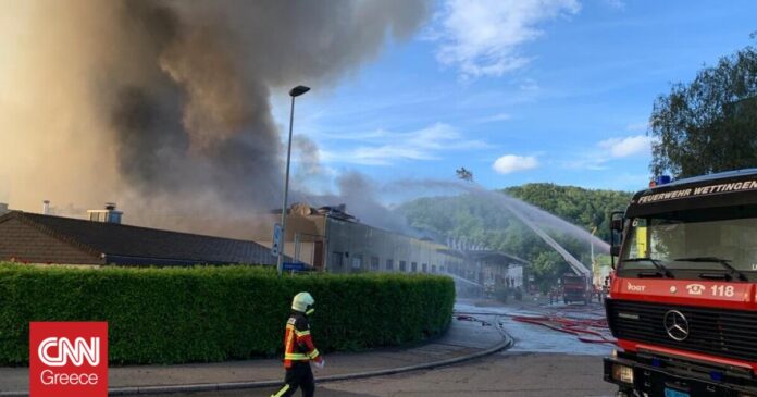 Ελβετία-Μεγάλη-φωτιά-σε-βιομηχανικό-κτήριο-με-εύφλεκτα-υλικά-στη.jpg