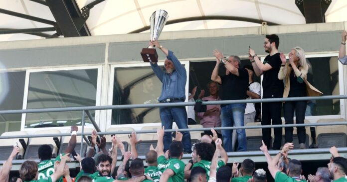 Λεβαδειακός-Ο-Κομπότης-σήκωσε-την-κούπα-της-ανόδου.jpg