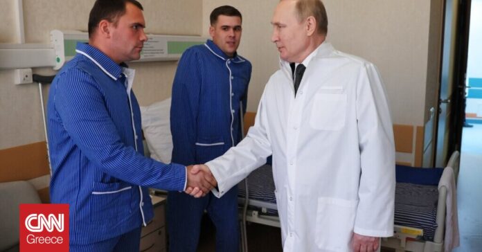 Ο-Πούτιν-επισκέφτηκε-τραυματίες-στρατιώτες-σε-στρατιωτικό-νοσοκομείο-της-Μόσχας.jpg