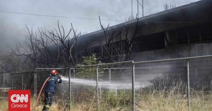 1656164273_Μενίδι-Υπό-μερικό-έλεγχο-η-πυρκαγιά-στο-εργοστάσιο-Δύσκολη.jpg