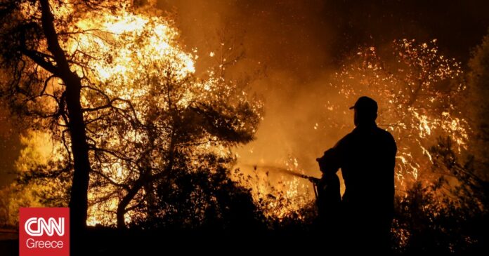 1656961956_Δύσκολη-νύχτα-στη-Φωκίδα-Ανεξέλεγκτα-τα-πύρινα-μέτωπα-εκκενώθηκε-η.jpg