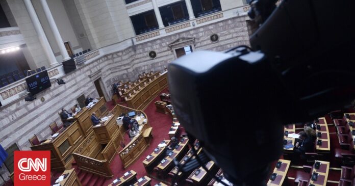 Live-Στη-Βουλή-η-πολιτική-σύγκρουση-για-τις-παρακολουθήσεις.jpg