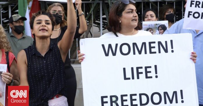 Γυναίκες-ζωή-ελευθερία-Συνεχίζονται-οι-αντικυβερνητικές-διαδηλώσεις-στο-Ιράν-παρά.jpg