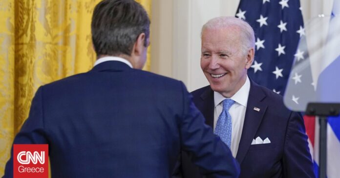 Εγκάρδια-συνομιλία-Μητσοτάκη-Μπάιντεν-στη-δεξίωση-που-παρέθεσε-ο.jpg