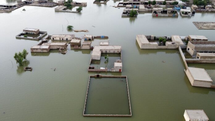 Πρωτοφανείς-πλημμύρες-στο-Πακιστάν-Απεγκλωβίστηκαν-άλλοι-2000-άνθρωποι-Πάνω.jpg