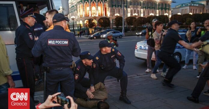 Ρωσία-Περισσότερες-από-1000-συλλήψεις-σε-διαδηλώσεις-κατά-της-μερικής.jpg
