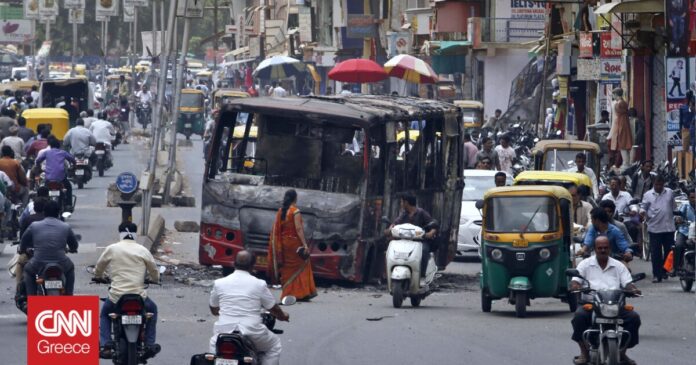 Ινδία-Τουλάχιστον-12-άνθρωποι-σε-πυρκαγιά-σε-λεωφορείο.jpg