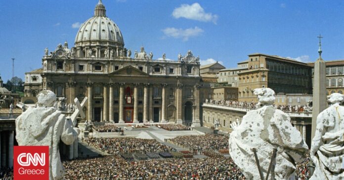 Κομμάτια-δύο-αγάλματα-στο-Βατικανό-από-οργισμένο-τουρίστα-που-απαιτούσε.jpg