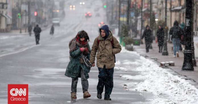 Χιόνι-και-δριμύ-ψύχος-στο-Κίεβο-με-τους-Ουκρανούς-χωρίς.jpg