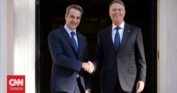 Επαφές-Μητσοτάκη-με-τον-Ρουμάνο-πρόεδρο-Γιοχάνις-Ψηλά-στην-ατζέντα.jpeg