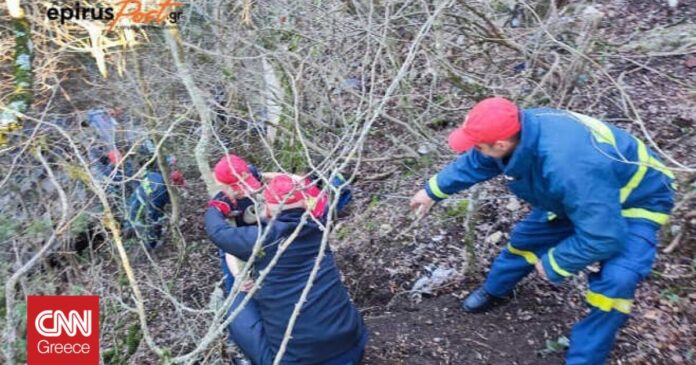 Ιωάννινα-Αυτοκίνητο-έπεσε-σε-γκρεμό-80-μέτρων-Από-θαύμα.jpg