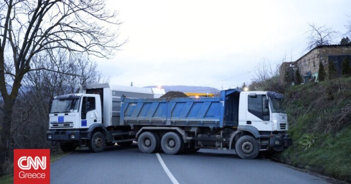 Νέα-ένταση-στο-Κόσοβο-Σέρβοι-στήνουν-οδοφράγματα-για-να-αποκλείσουν.jpg