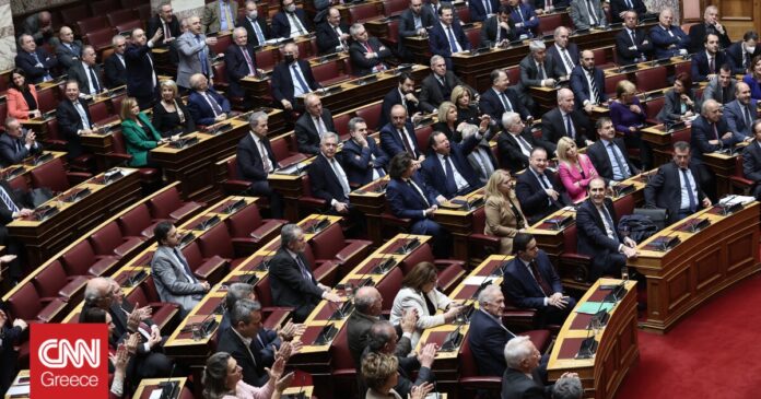 Ποιοι-είναι-οι-40-βουλευτές-που-επέλεξαν-την-επιστολική-ψήφο.jpg