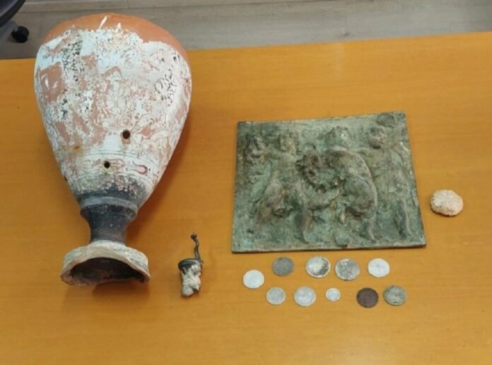 1677879745_Πολύτιμα-αρχαία-αντικείμενα-εντόπισε-η-Ασφάλεια-σε-περιοχή-των-Ιωαννίνων.jpg