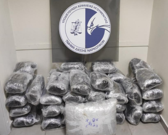 Ηγουμενίτσα: Συνελήφθη οδηγός αυτοκινήτου, που μετέφερε 67 κιλά κάνναβης (φωτο) 2 Screenshot 470