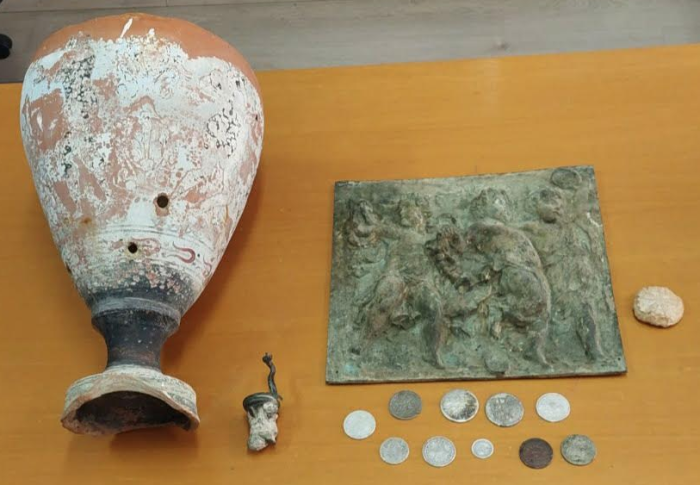 Πολύτιμα αρχαία αντικείμενα εντόπισε η Ασφάλεια σε περιοχή των Ιωαννίνων 1 Screenshot 91