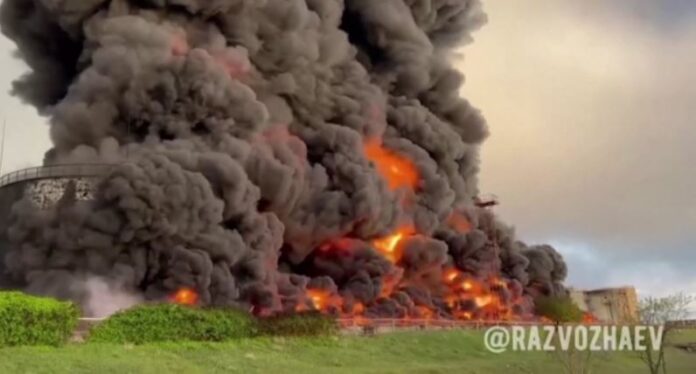Κριμαία-Ανατίναξαν-αποθήκες-καυσίμων-–-Μαύρισε-ο-ουρανός-πάνω-από.jpg