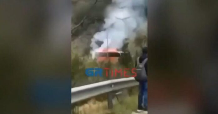 Μέτσοβο-Σοκαριστικό-βίντεο-από-φωτιά-σε-λεωφορείο-–-Μετέφερε-μαθητές.jpg