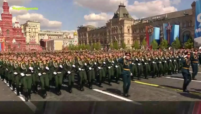 Μεγάλη-στρατιωτική-παρέλαση-στη-Μόσχα-–-Η-σύγκριση-με-την.png