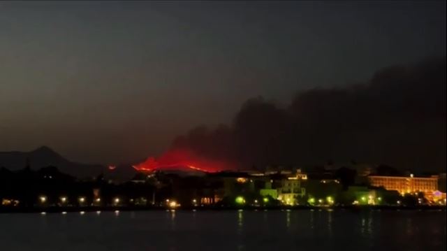 1690232737_Φωτιές-Μαίνεται-το-μέτωπο-στην-Κέρκυρα-–-Έχουν-εκκενωθεί-17.jpg