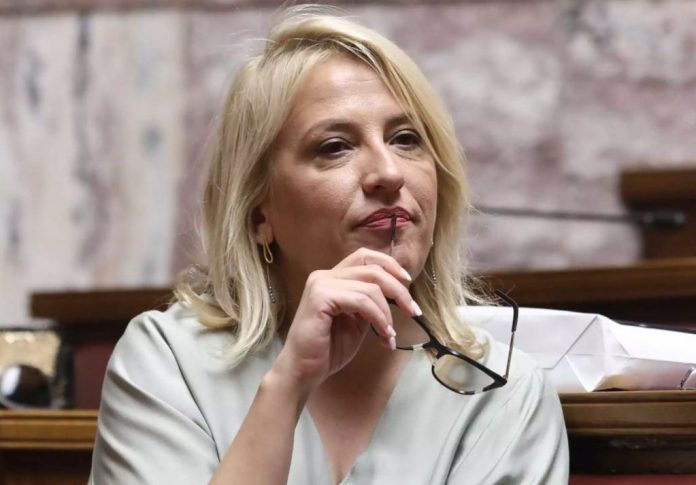 Δίκη-για-το-Μάτι-Η-Ρένα-Δούρου-θα-παραιτηθεί-από.jpg