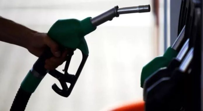 Καύσιμα-Πώς-το-πλαφόν-έφερε-τιμές-–-καρμπόν-στα-βενζινάδικα.jpg