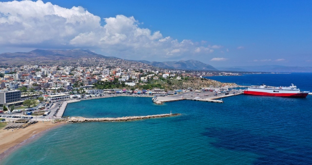 Λιμανι-Ραφήνας-93χρονος-έχασε-τον-έλεγχο-του-αυτοκινήτου-στο-γκαράζ.jpg