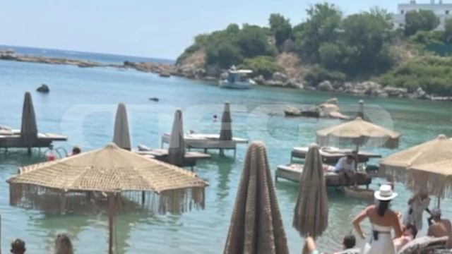 Ρόδος-Στη-θέση-τους-οι-πλωτές-ξαπλώστρες-–-Τελεσίγραφο-έως.jpg