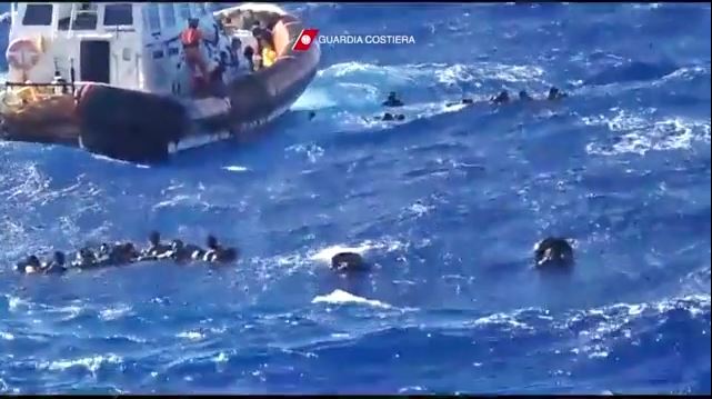 1691439032_Ιταλία-Νέο-ναυάγιο-στη-Λαμπεντούζα-Η-στιγμή-διάσωσης-μεταναστών.jpg