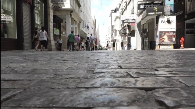 1692217738_Καλοκαίρι-Άδειοι-δρόμοι-amp-πλατείες-κλειστά-καταστήματα-–-Έρημα-τα.jpg