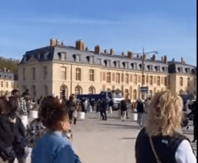 Γαλλία-Νέος-συναγερμός-–-Εκκενώθηκαν-οι-Βερσαλλίες-μετά-από-απειλή.jpeg
