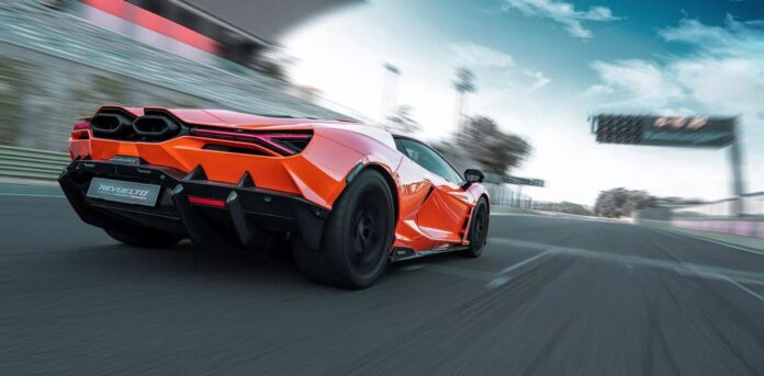 Δείτε-τη-Lamborghini-Revuelto-να-εντυπωσιάζει-στην-πίστα.jpg