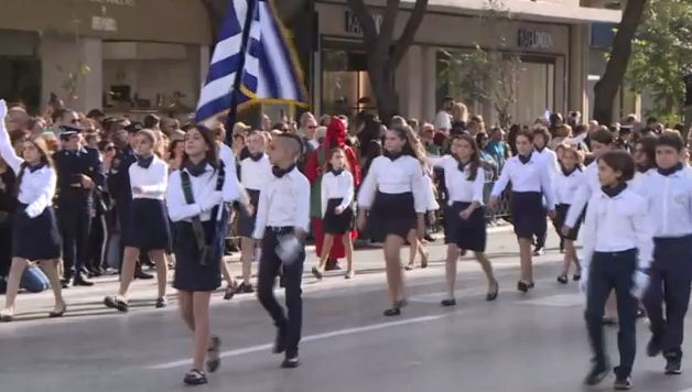 Θεσσαλονίκη-Ολοκληρώθηκε-η-μεγάλη-μαθητική-παρέλαση.png