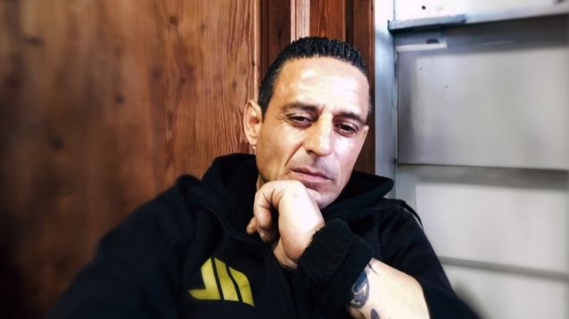 Σάκης-Γκολφίνος-Εδώ-υπάρχει-κάποιος-που-τρομοκρατεί-–-Τι-λέει.jpg