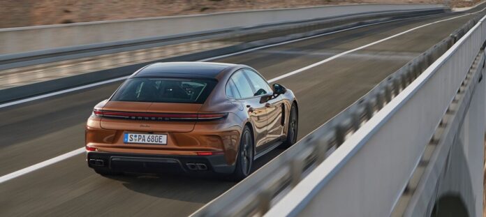 H-Porsche-παρουσίασε-την-καινούργια-Panamera.jpg