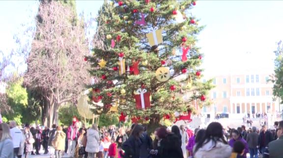 Χριστούγεννα-Πλημμύρισε-το-κέντρο-της-Αθήνας-–-Βόλτα-με-σύμμαχο.jpg
