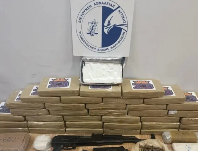 Κορωπί-Αλλοδαπός-είχε-45-κιλά-κοκαΐνης-και-καλάσνικοφ-σε-κρύπτη-Δείτε.webp.webp