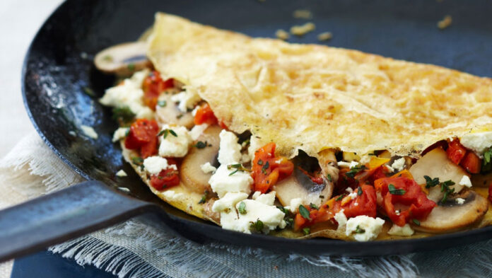 Χορταστική-ομελέτα-με-φέτα-και-λιαστή-ντομάτα.jpg