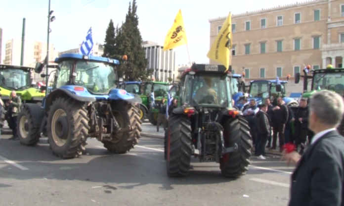 Αγρότες-Όργωσαν-την-πρωτεύουσα-και-αναχωρήσαν-για-τα-μπλόκα.png