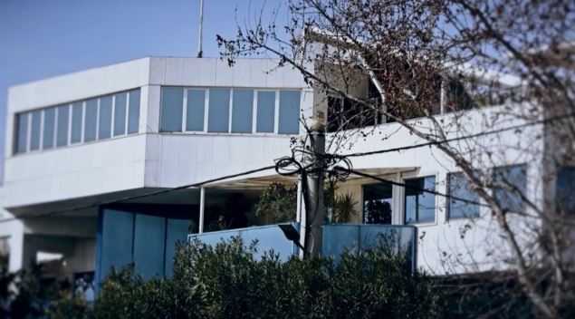 Η-εμπλοκή-της-οικογένειας-Καρνέση-στα-Paradise-Papers.jpg