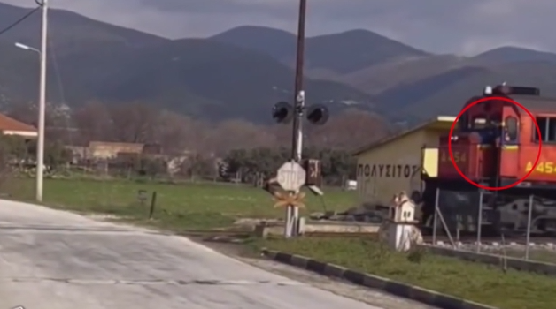 Ξάνθη-Οδηγός-σταμάτησε-το-τρένο-για-να-δει-άμα-περνάνε.png