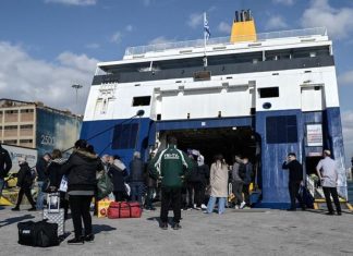 Ανησυχία για τον τουρισμό φέτος το καλοκαίρι: Σταθερές οι τιμές στα ακτοπλοϊκά, στα ύψη τα αεροπορικά εισιτήρια