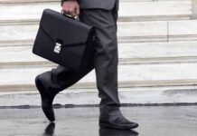 Ελεύθεροι επαγγελματίες και αυτοαπασχολούμενοι: Πώς μπορούν να βγουν στη σύνταξη χωρίς να εγκαταλείψουν τη δουλειά τους