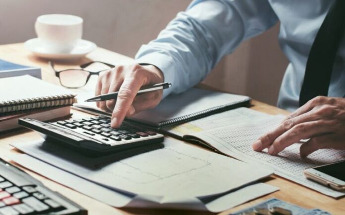 business_calculator_tax_eforia_forologia_shutterstock-768x480-1-768x480-1.jpg