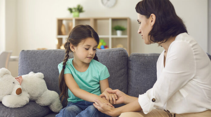 Οι έξι μαγικές φράσεις που μπορούμε να απευθύνουμε στο παιδί μας για να το απελευθερώσουμε