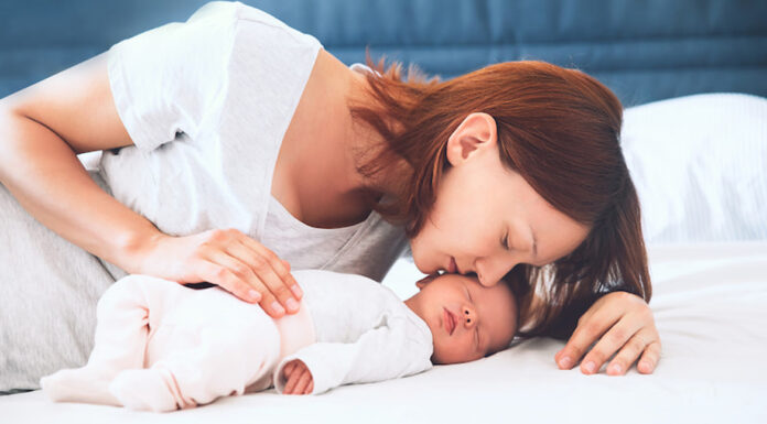 Το κόλπο που θα κοιμίσει το μωράκι σου πιο εύκολα