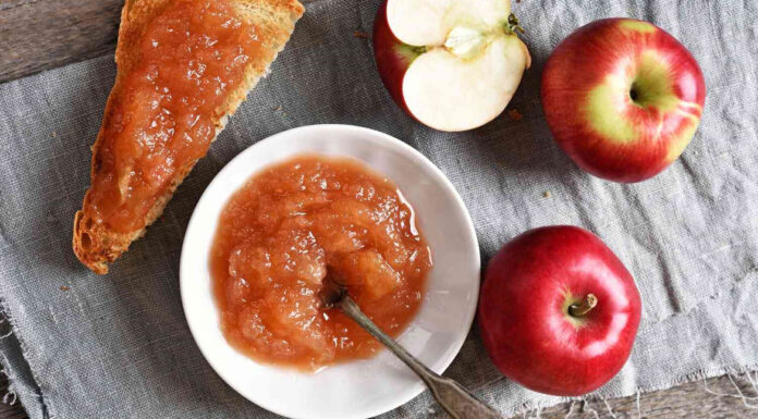 Σπιτική μαρμελάδα μήλου για το πρωινό των παιδιών σας