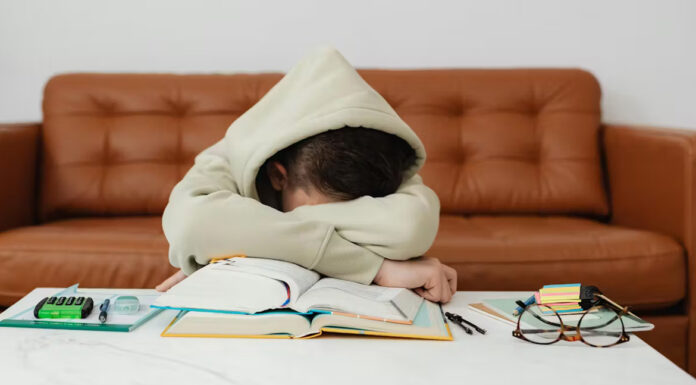 4 παράγοντες που προκαλούν συναισθηματική εξάντληση στα παιδιά